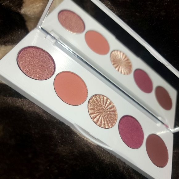 Make up pallet NEW - Picture 2 of 2